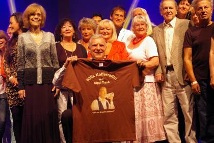 bilder/bildergalerie/2015--Finale_500ste_Kofferradio_in_der_Mehrzweckhalle_des_Freizeitforums_Marzahn,_August_.jpg