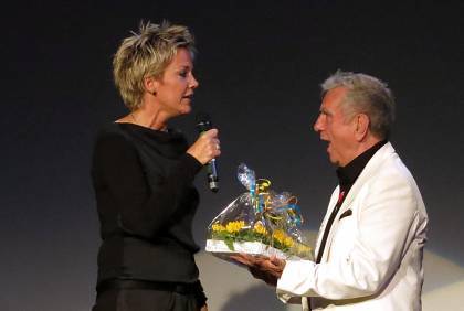 bilder/bildergalerie/2019--Inka_Bause_gratuliert_und_dankt_zur_10__Arndt_Bause_Gala,_Februar.jpg